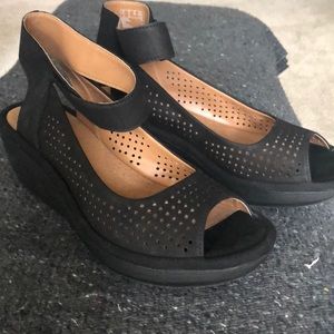 Clark’s black perforated peep toe wedge 8M
